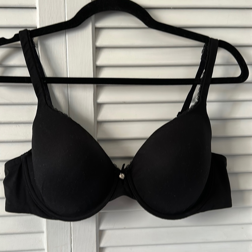 Victoria’s Secret body by Victoria lined perfect coverage bra 38C   Black